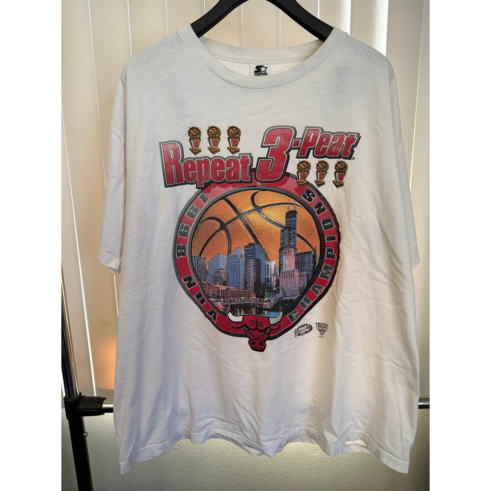 Vintage 90’s Starter Chicago Bulls 3-Peat Championship T-Shirt Size XL*Read*